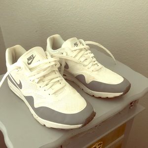 Nike Air Max shoes 8.5